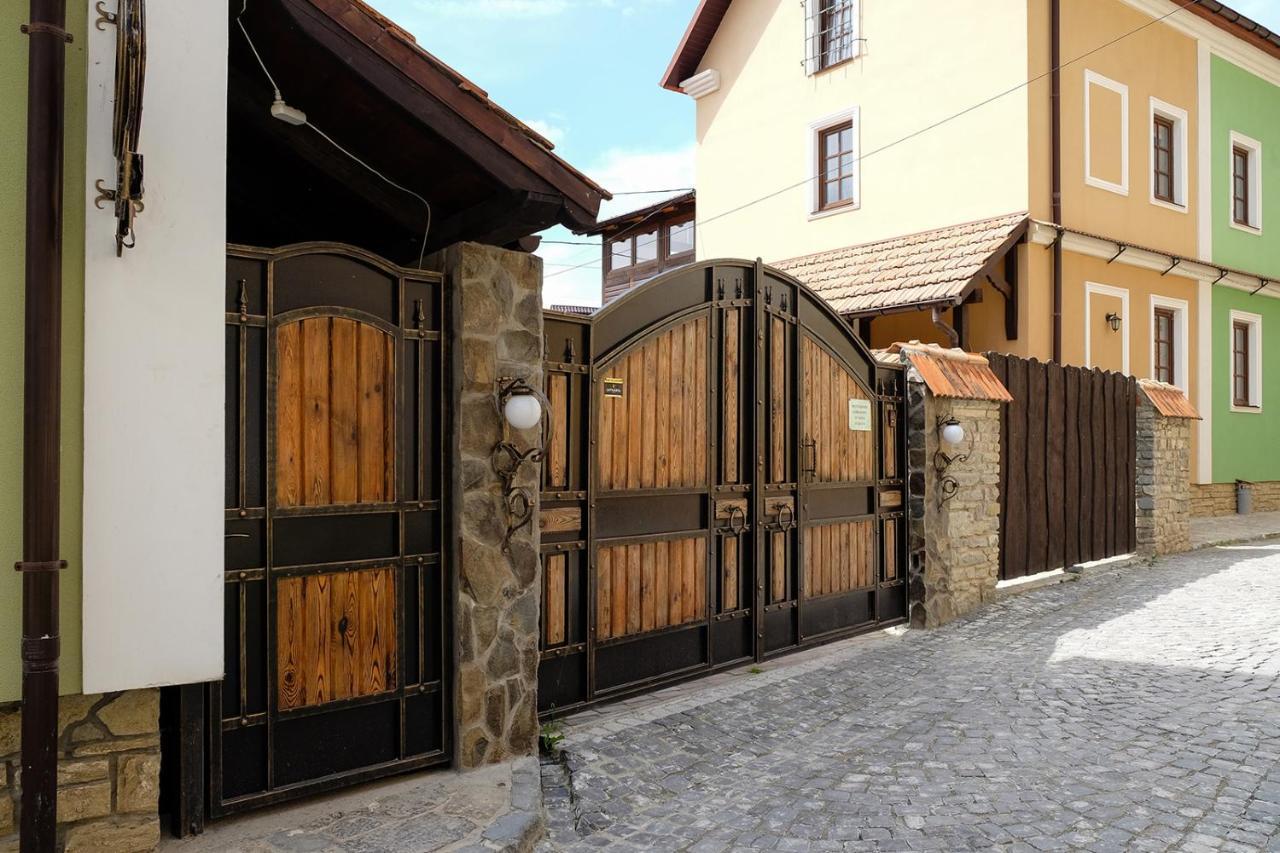 فندق Гостерія"Old Town" كاميانيتس - بوديلسكيي المظهر الخارجي الصورة